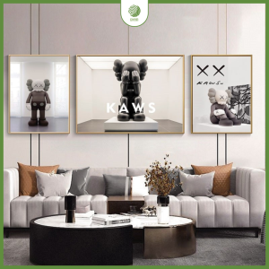 tranh tráng gương gấu Kaws